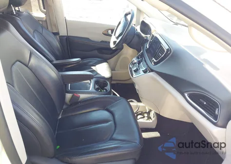 2017 Chrysler Pacifica Touring-L Plus z USA, uszkodzony, nr VIN 2C4RC1EG5HR643987